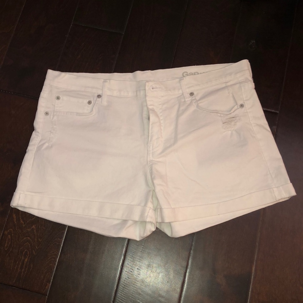 White Denim GAP shorts